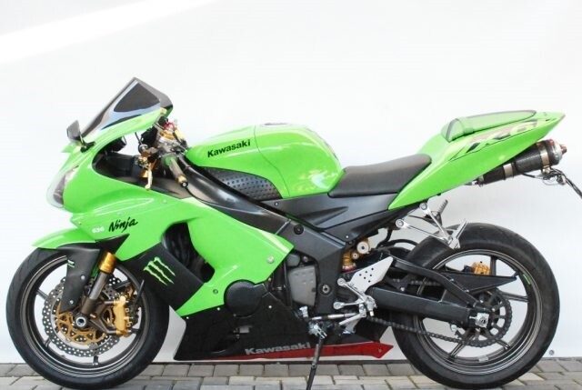 KAWASAKI Ninja 636 ZX-6R 2005 - Usato 42.000 Km, 3.900 €, a Concesio - 147645383 - automobile.it